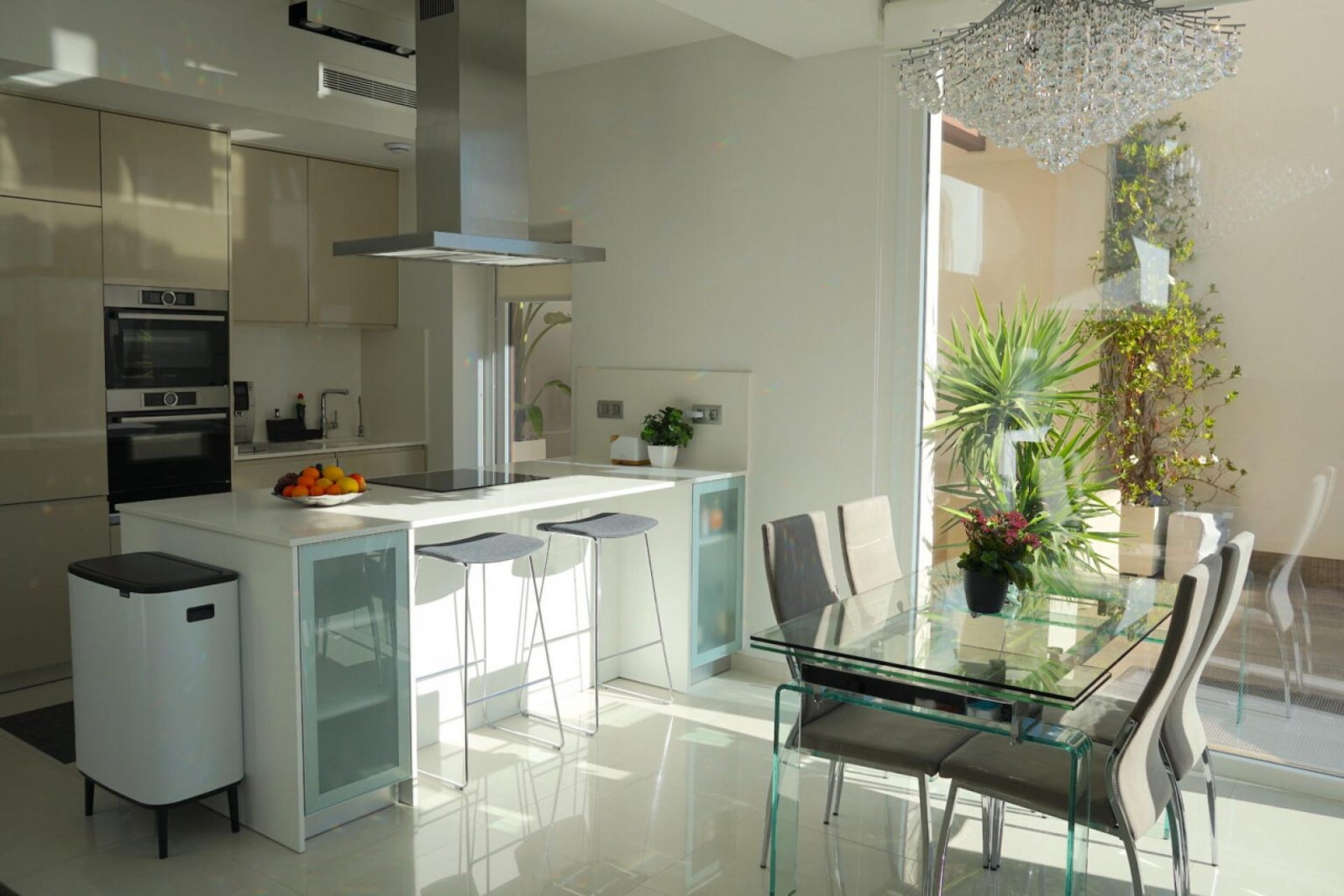 <p>Villa provided with 3 Bedrooms and 3 Bathrooms, private swimming pool and parking space on own plot. </p><p>This Beautiful property has distribu...