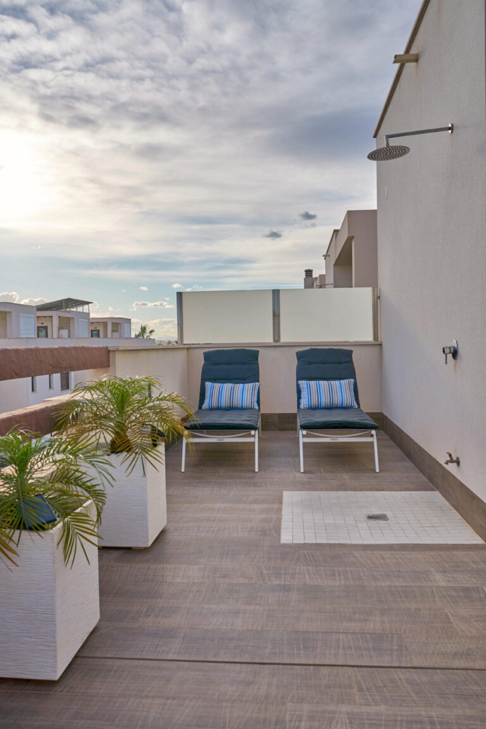 <p>Villa provided with 3 Bedrooms and 3 Bathrooms, private swimming pool and parking space on own plot. </p><p>This Beautiful property has distribu...