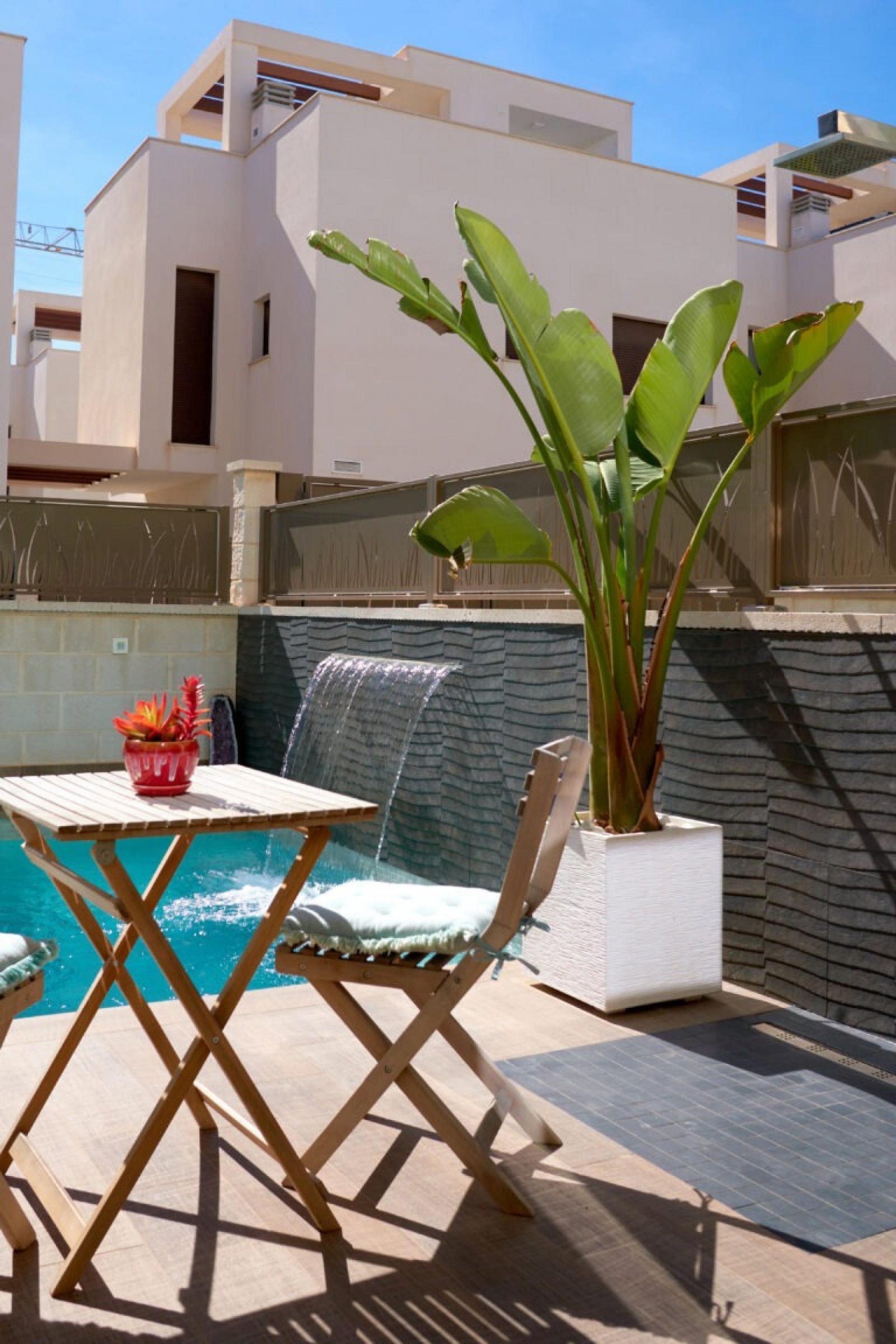 <p>Villa provided with 3 Bedrooms and 3 Bathrooms, private swimming pool and parking space on own plot. </p><p>This Beautiful property has distribu...