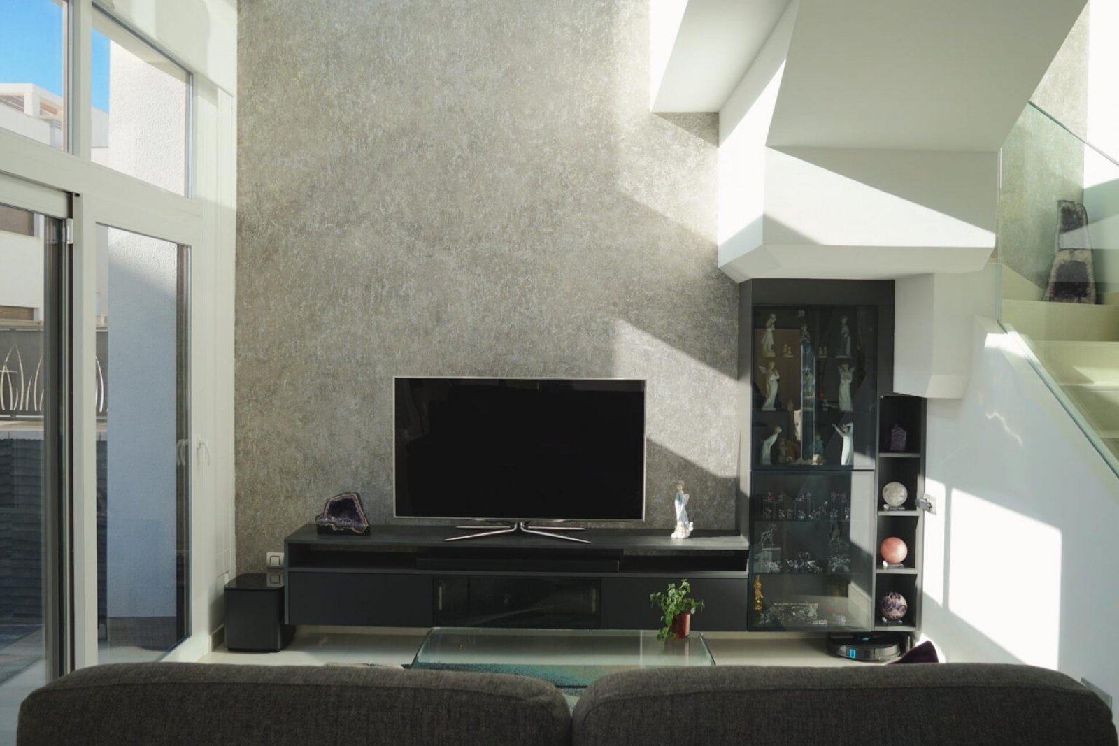 <p>Villa provided with 3 Bedrooms and 3 Bathrooms, private swimming pool and parking space on own plot. </p><p>This Beautiful property has distribu...