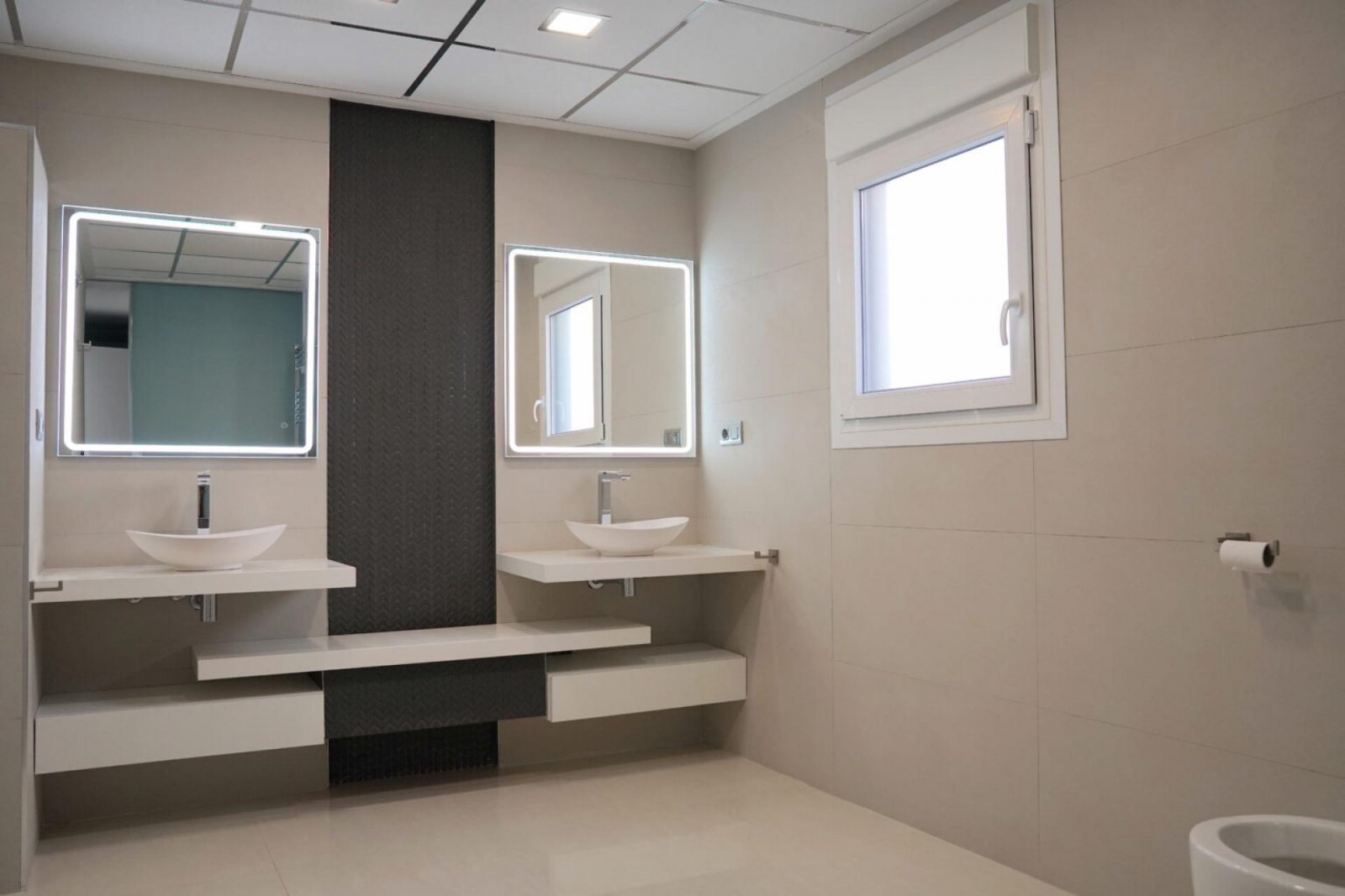 <p>Villa provided with 3 Bedrooms and 3 Bathrooms, private swimming pool and parking space on own plot. </p><p>This Beautiful property has distribu...