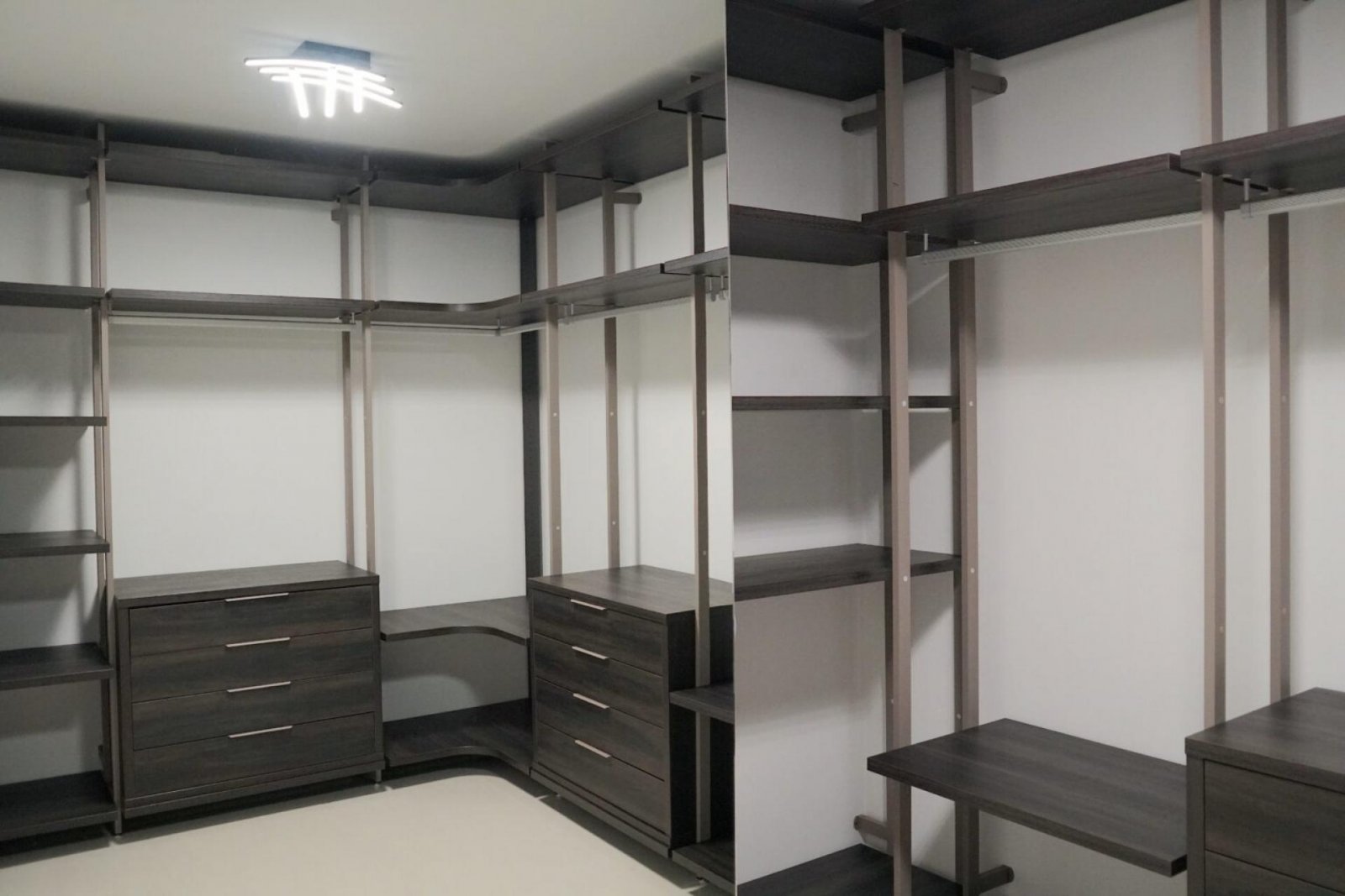 <p>Villa provided with 3 Bedrooms and 3 Bathrooms, private swimming pool and parking space on own plot. </p><p>This Beautiful property has distribu...