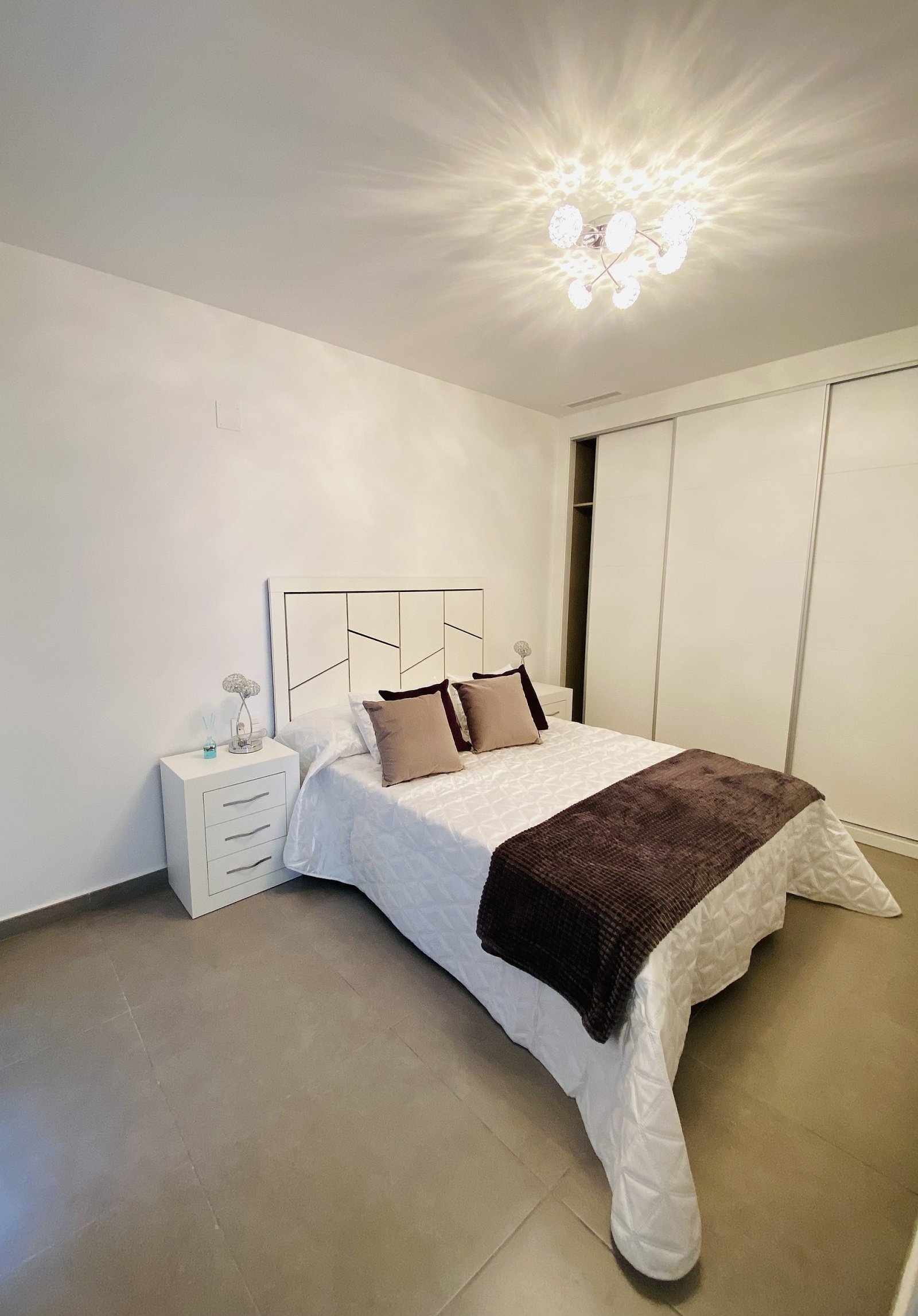 <p>Terraced villa provided with 3 Bedrooms and 2 Bathrooms, optional swimming pool and parking space on own plot. </p>