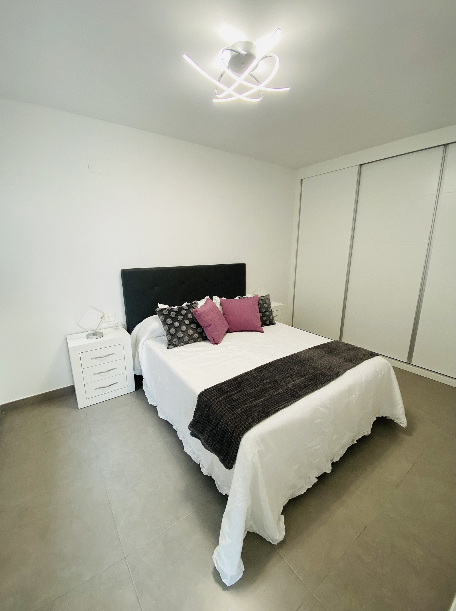 <p>Terraced villa provided with 3 Bedrooms and 2 Bathrooms, optional swimming pool and parking space on own plot. </p>