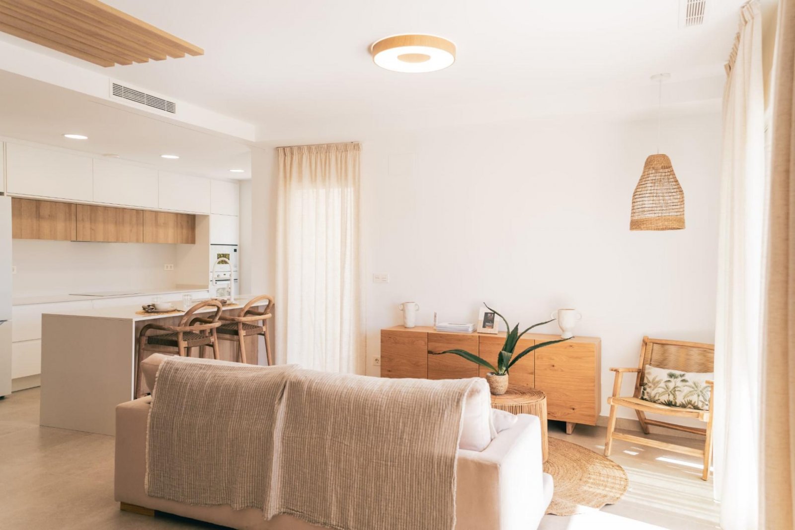 <p>Villa provided with 3 Bedrooms and 3 Bathrooms, private swimming pool and parking space on own plot. </p><p>New promotion of 17 independent vill...