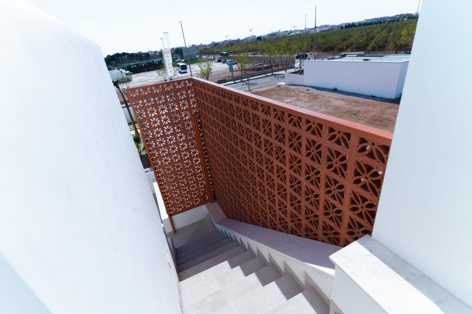 <p>Villa provided with 3 Bedrooms and 3 Bathrooms, private swimming pool and parking space on own plot. </p><p>New promotion of 17 independent vill...