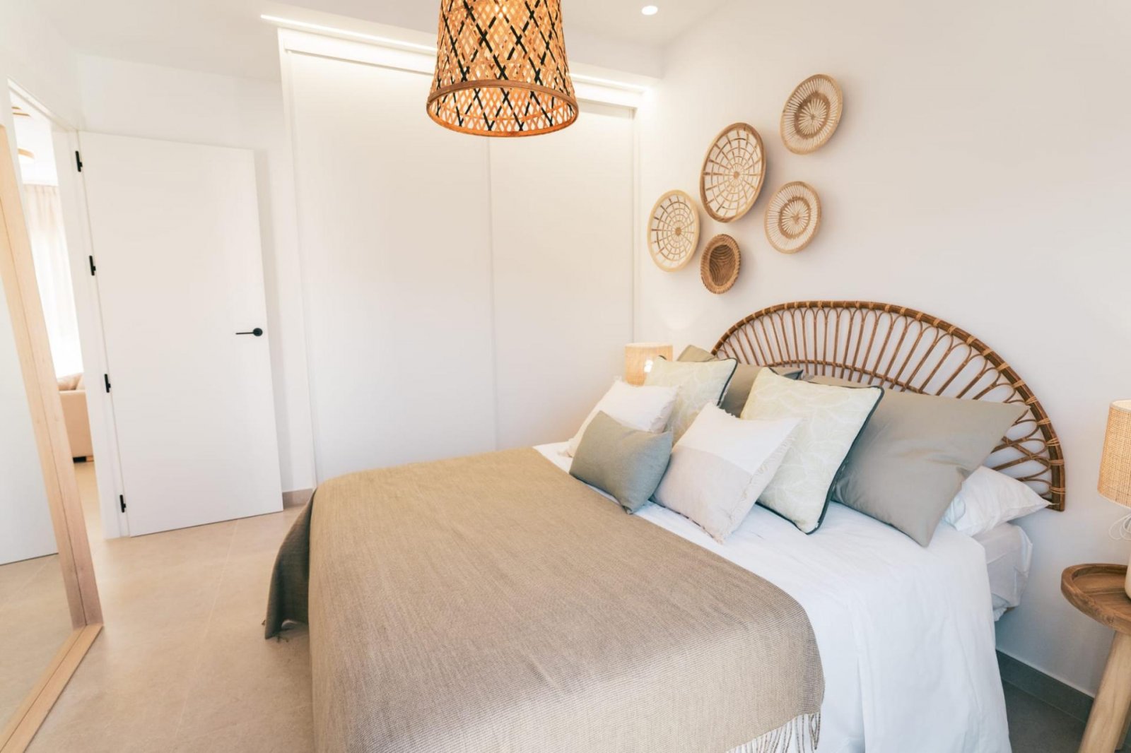 <p>Villa provided with 3 Bedrooms and 3 Bathrooms, private swimming pool and parking space on own plot. </p><p>New promotion of 17 independent vill...