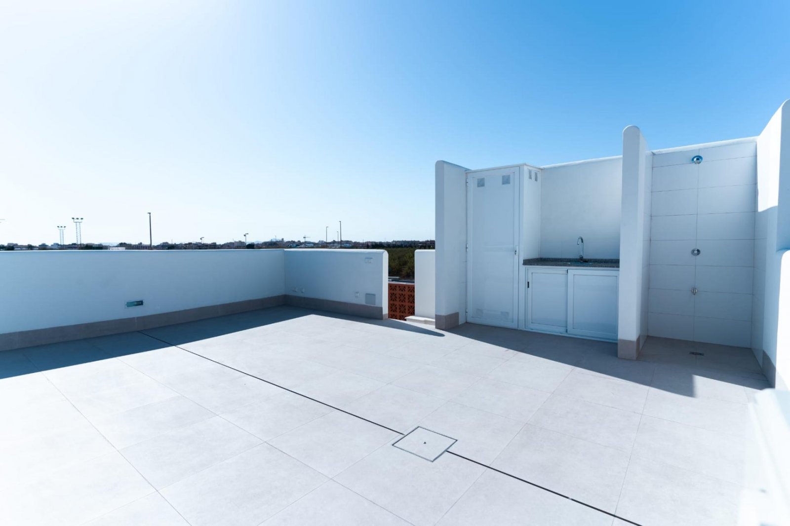 <p>Villa provided with 3 Bedrooms and 3 Bathrooms, private swimming pool and parking space on own plot. </p><p>New promotion of 17 independent vill...