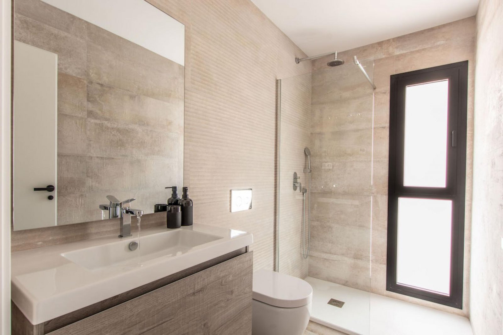 <p>Villa provided with 3 Bedrooms and 3 Bathrooms, inside & outside swimming pool and carport. </p><p>Discover these beautiful villas, located in O...