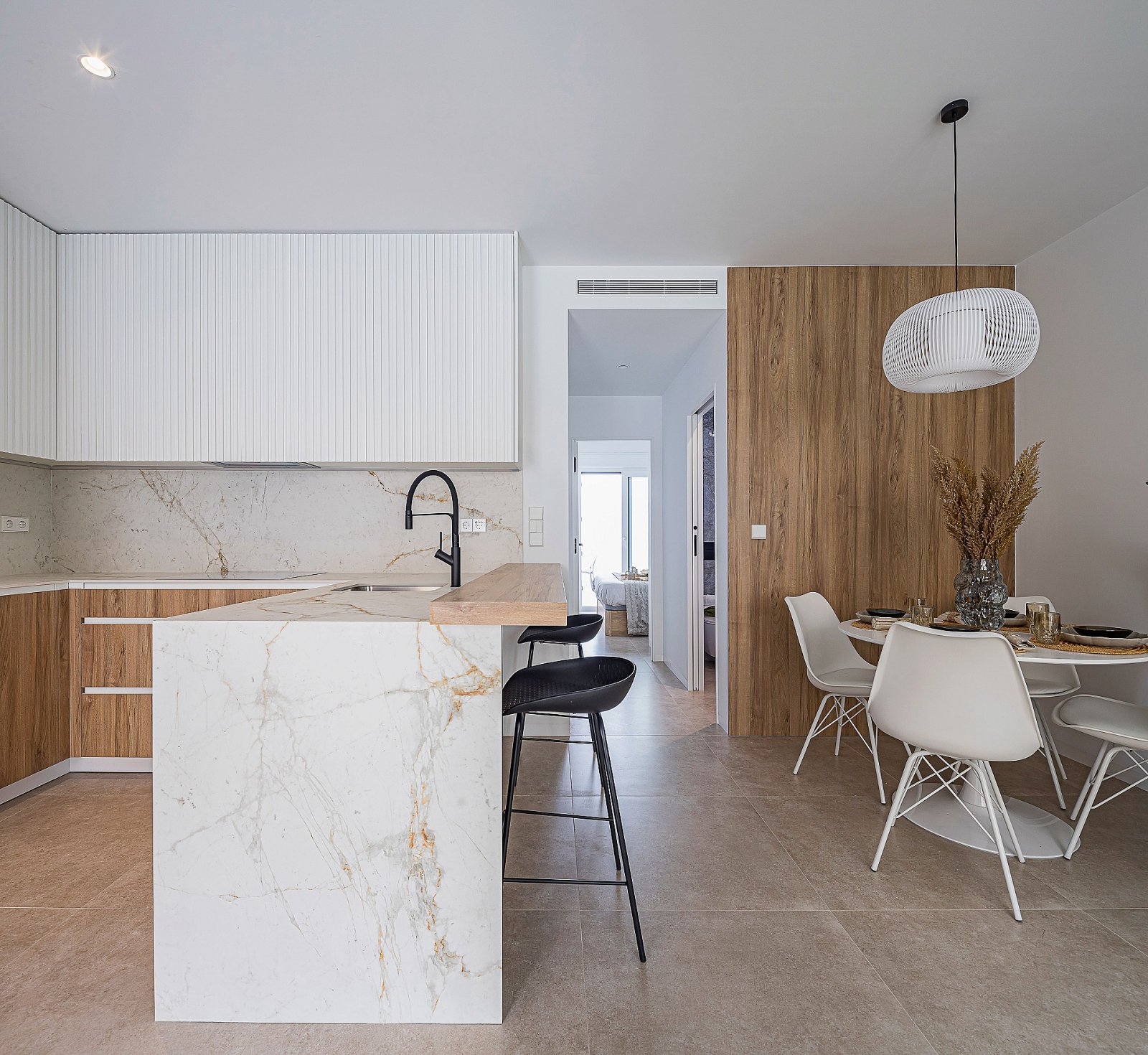 <p>Apartment with terrace provided with 2 Bedrooms and 2 Bathrooms, communal swimming pool and parking spot. </p>