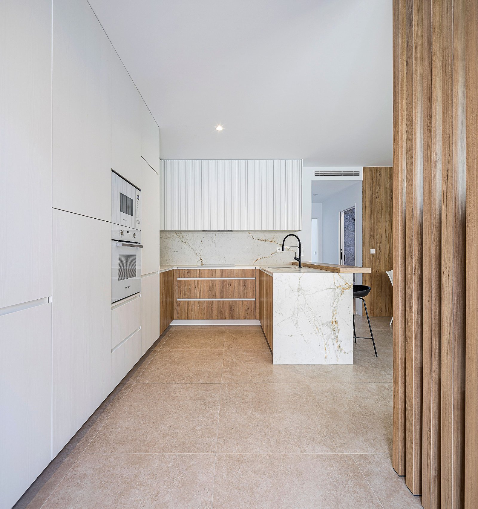 <p>Apartment with terrace provided with 2 Bedrooms and 2 Bathrooms, communal swimming pool and parking spot. </p>