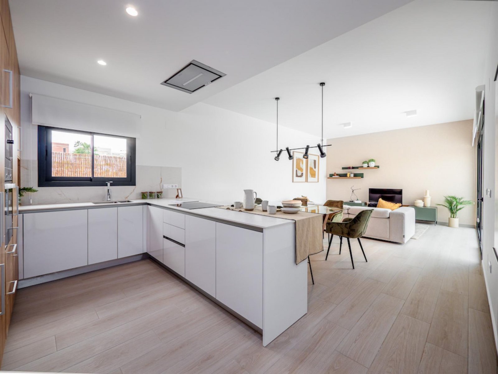 <p>Villa provided with 3 Bedrooms and 2 Bathrooms, private swimming pool and parking space on own plot. </p><p>This project consists of 10 single-s...