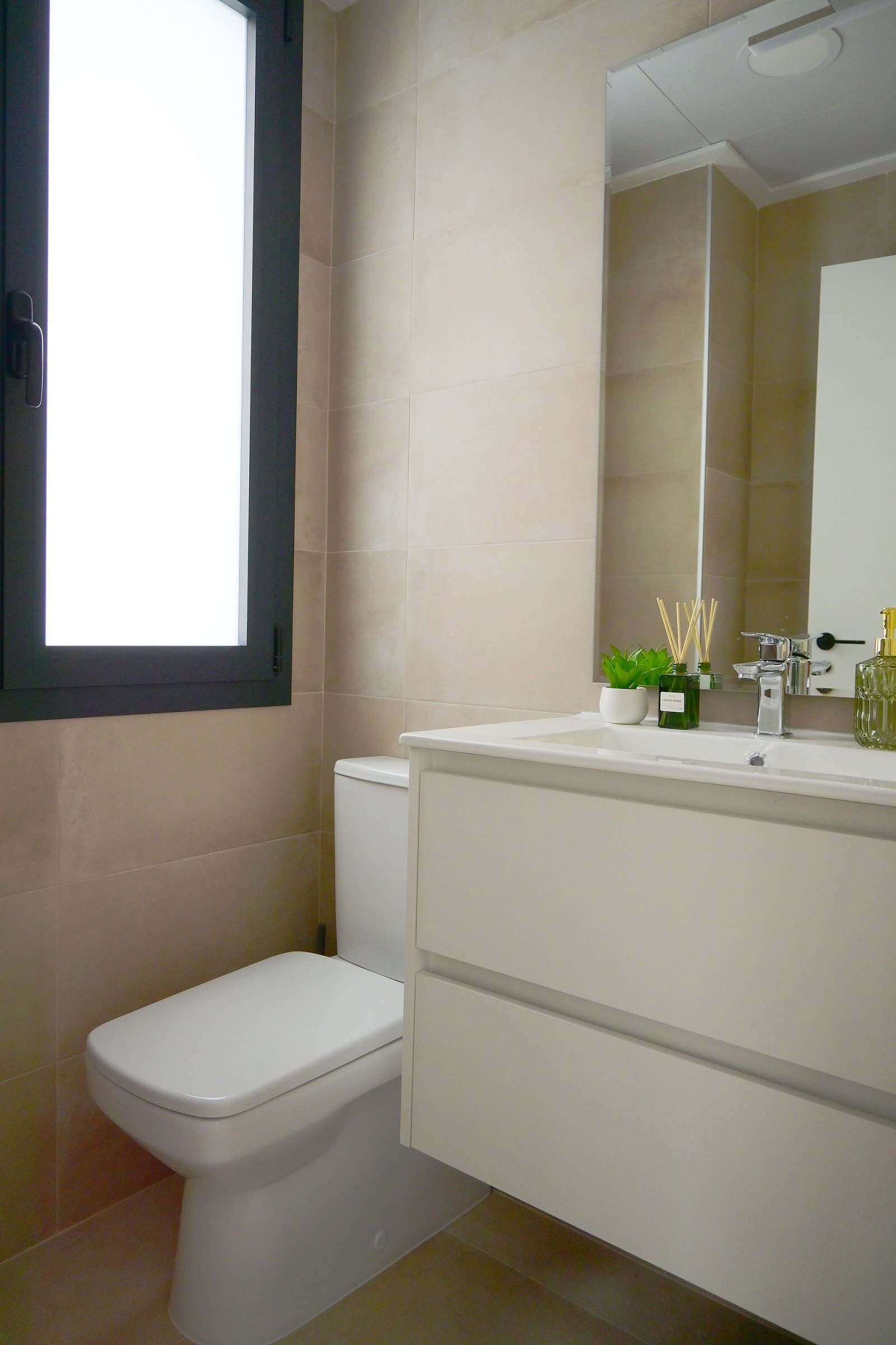 <p>Villa with basement provided with 3 Bedrooms and 3 Bathrooms, private swimming pool and parking space on own plot. </p>