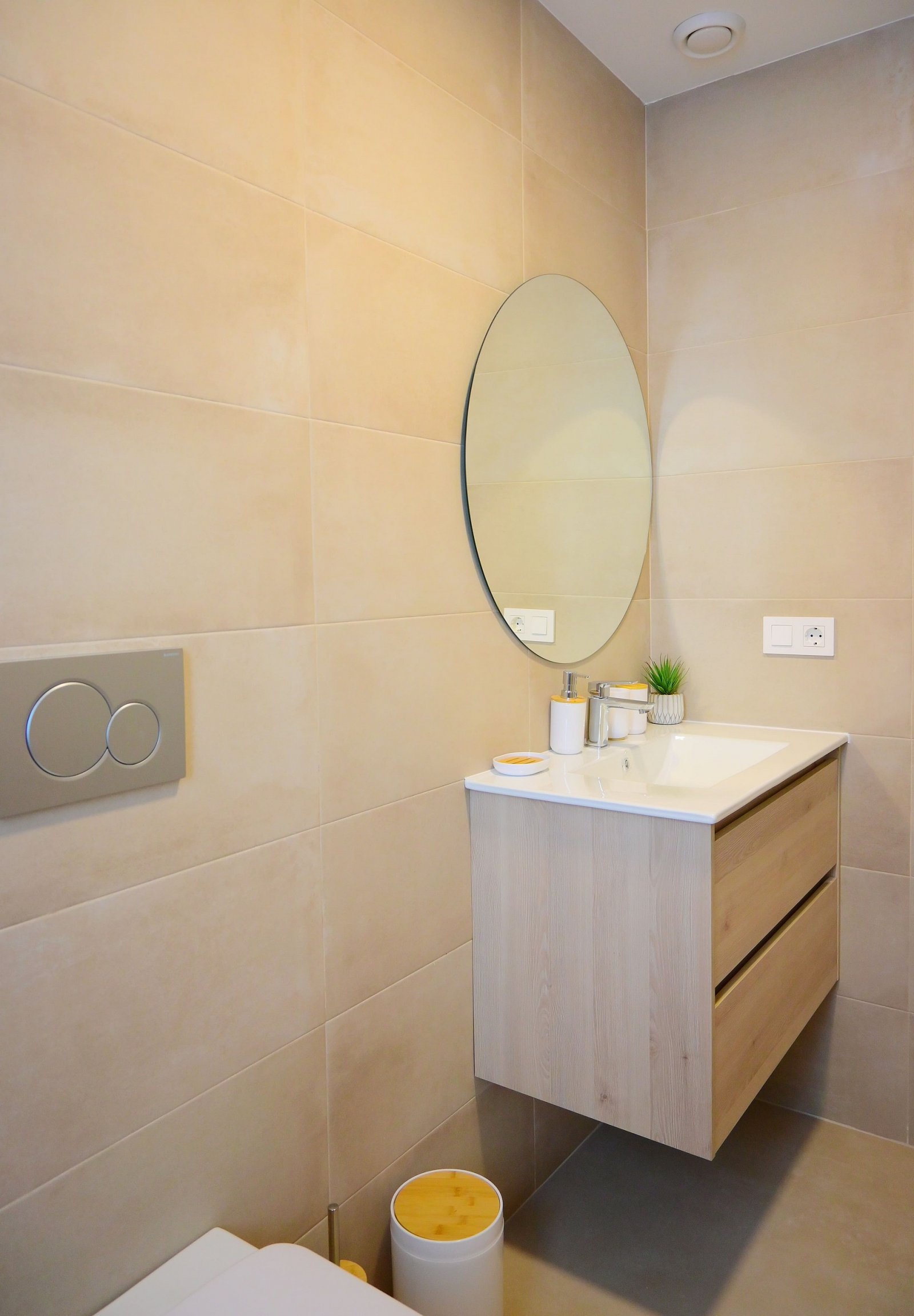 <p>Villa with basement provided with 3 Bedrooms and 3 Bathrooms, private swimming pool and parking space on own plot. </p>