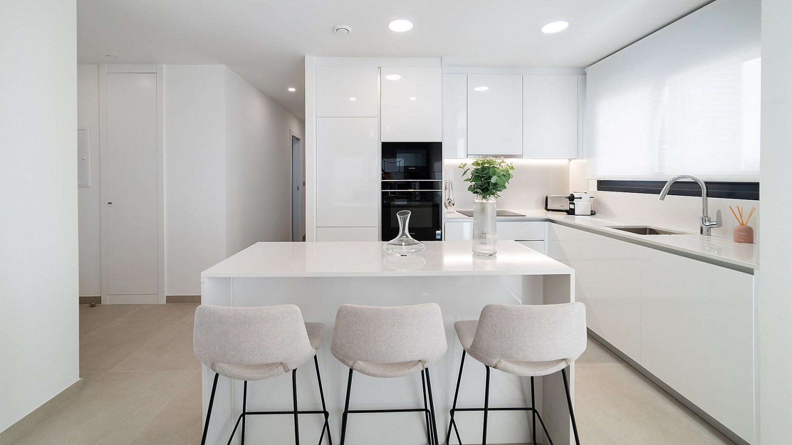 <p>Apartment with terrace provided with 2 Bedrooms and 2 Bathrooms, communal swimming pool and optional parking place. </p><p>The development will ...