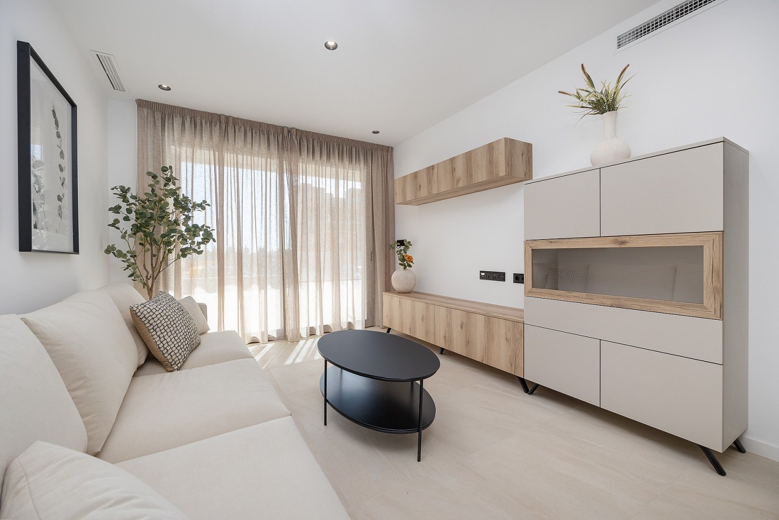 <p>Apartments - solarium provided with 3 Bedrooms and 2 Bathrooms, communal swimming pool and underground parking space. </p><p>A total of 240 cont...
