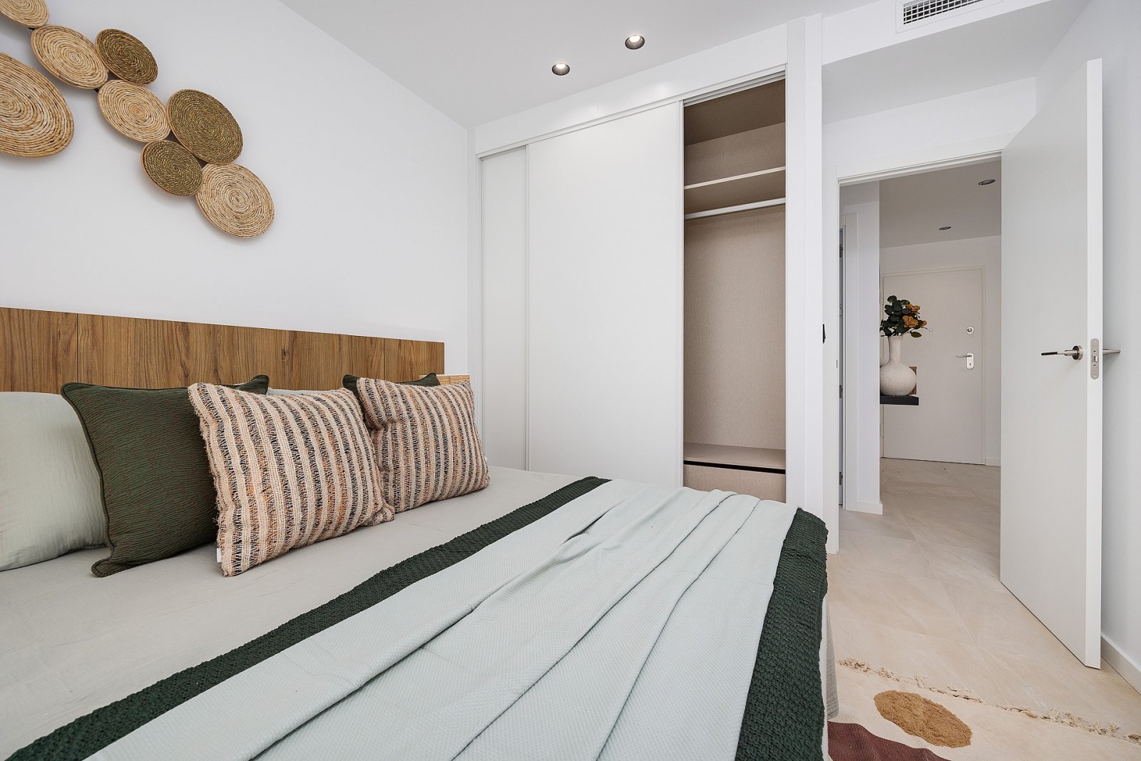 <p>Apartments - solarium provided with 3 Bedrooms and 2 Bathrooms, communal swimming pool and underground parking space. </p><p>A total of 240 cont...