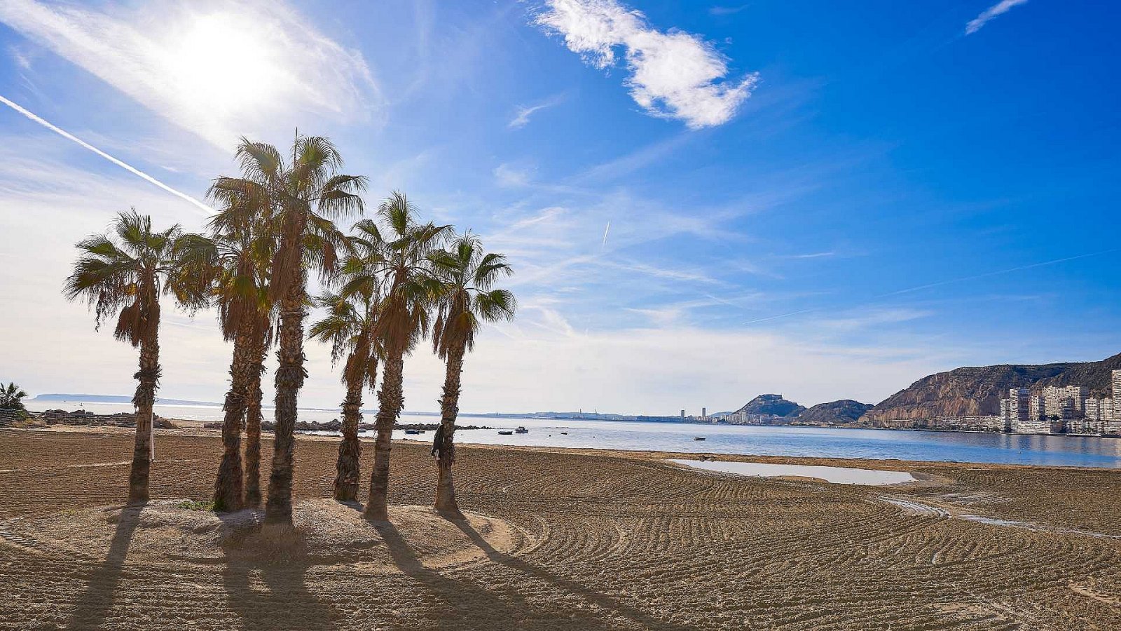 <p>Villa provided with 3 Bedrooms and 2 Bathrooms, optional swimming pool and parking space on own plot. </p><p>There is a choice between semi-deta...