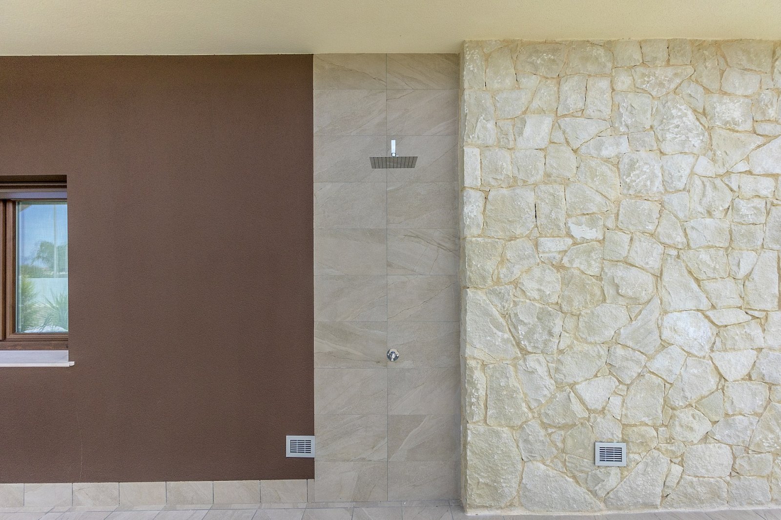 <p>Villa provided with 3 Bedrooms and 2 Bathrooms, private swimming pool and parking space on own plot. </p><p>These luxury villas are built on a h...