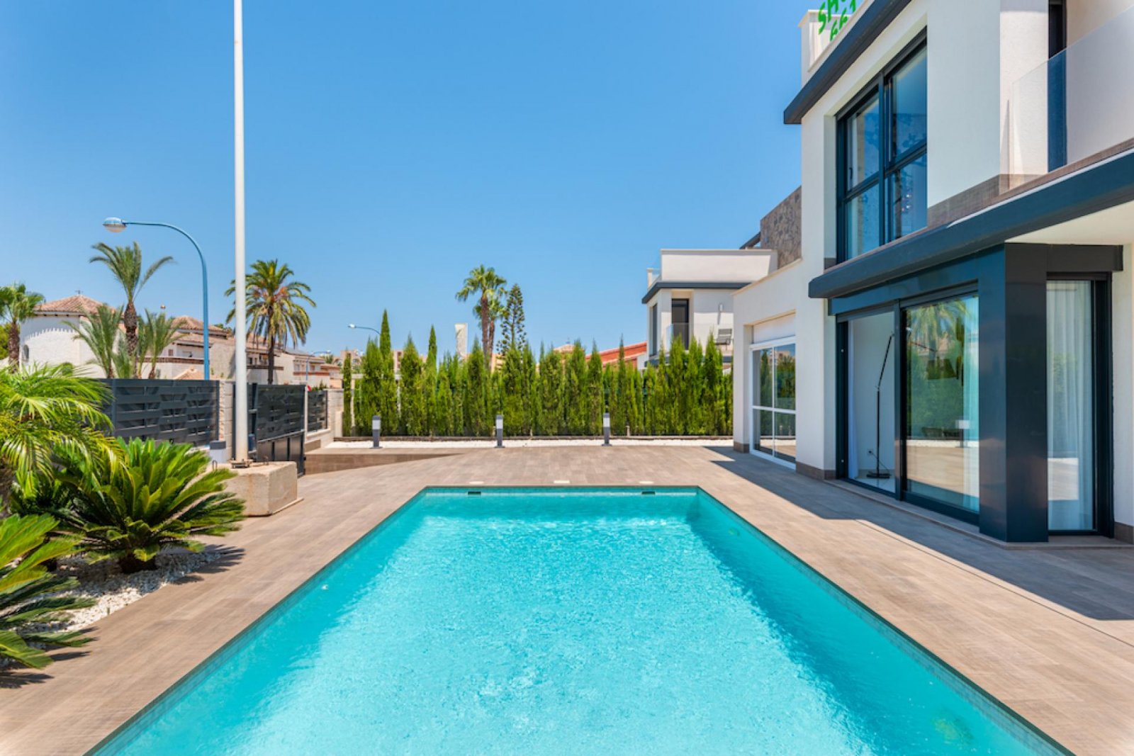 <p>Villa provided with 2 Bedrooms and 2 Bathrooms, private swimming pool and parking space on own plot. </p><p>Discover these beautiful new build v...