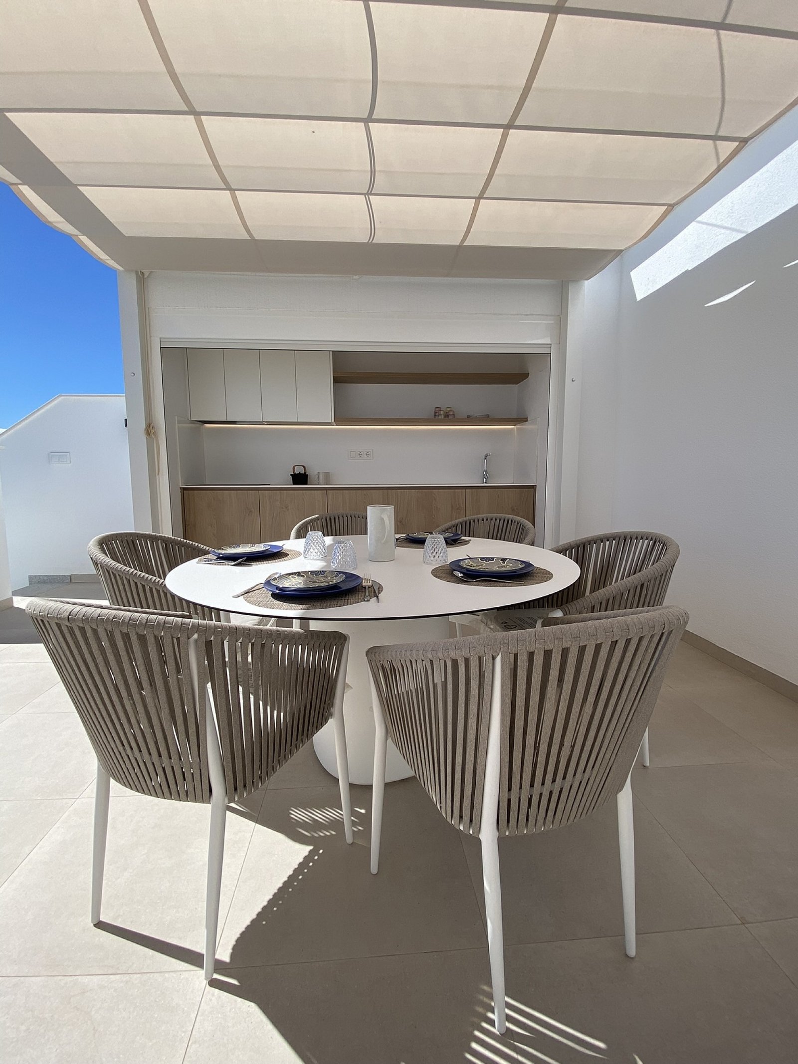 <p>Apartments - solarium provided with 2 Bedrooms and 2 Bathrooms, communal swimming pool and parking spot. </p><p>The area offers both extensive s...