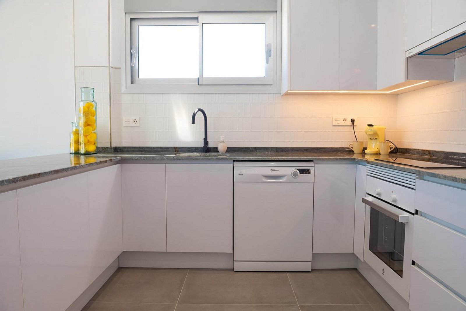 <p>Villa provided with 3 Bedrooms and 2 Bathrooms, private swimming pool and private garage. </p><p>Discover these modern villas in Los Alcázares, ...