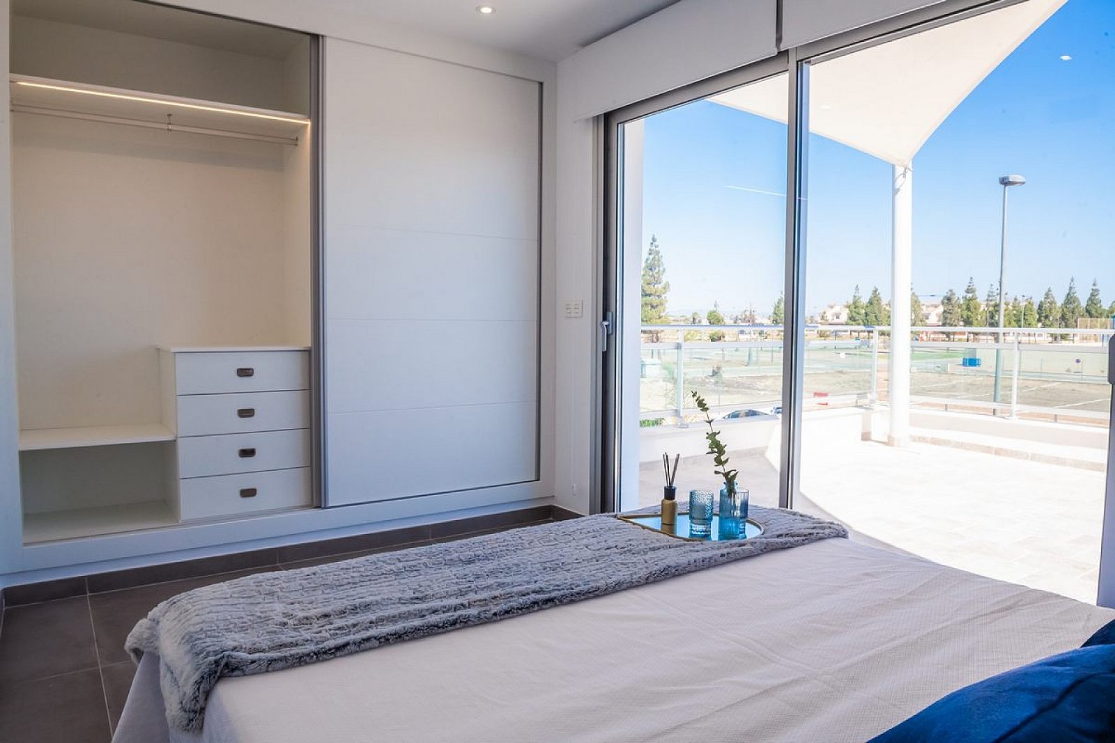 <p>Villa provided with 3 Bedrooms and 2 Bathrooms, private swimming pool and private garage. </p><p>Discover these modern villas in Los Alcázares, ...