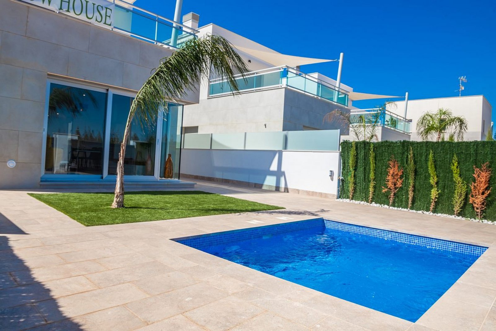 <p>Villa provided with 3 Bedrooms and 2 Bathrooms, private swimming pool and private garage. </p><p>Discover these modern villas in Los Alcázares, ...