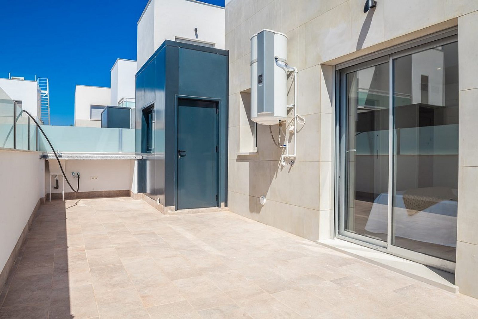 <p>Villa provided with 3 Bedrooms and 2 Bathrooms, private swimming pool and private garage. </p><p>Discover these modern villas in Los Alcázares, ...