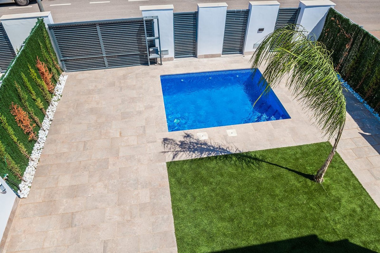 <p>Villa provided with 3 Bedrooms and 2 Bathrooms, private swimming pool and private garage. </p><p>Discover these modern villas in Los Alcázares, ...