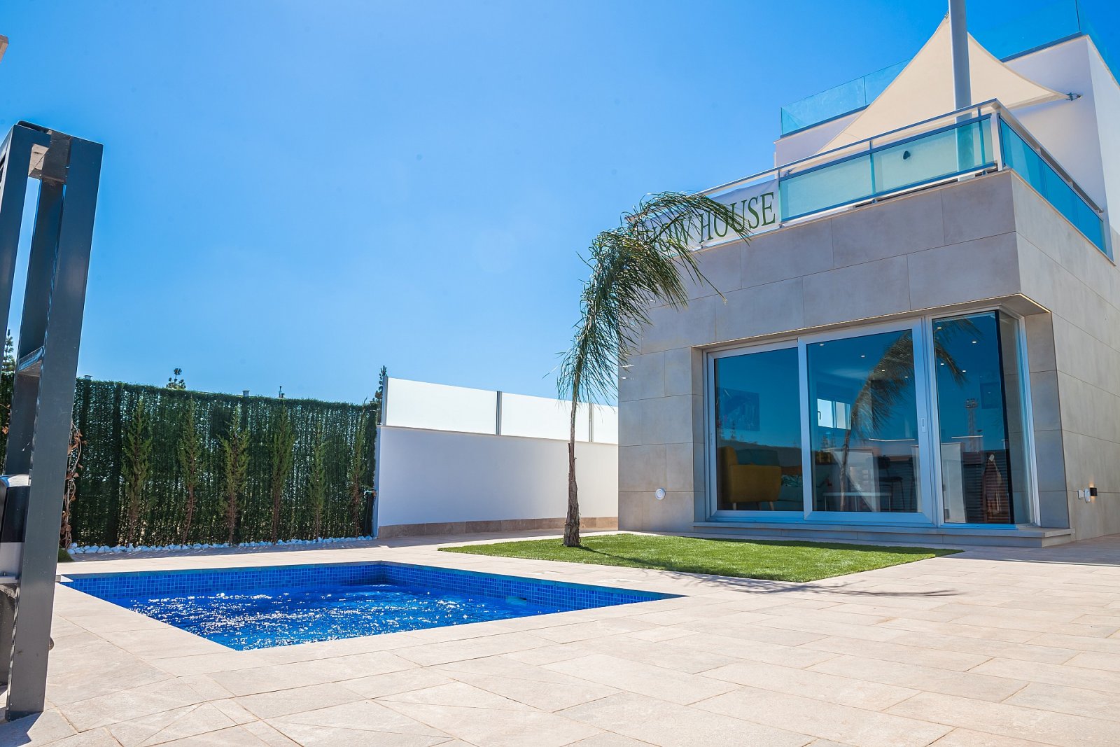 <p>Villa provided with 3 Bedrooms and 2 Bathrooms, private swimming pool and private garage. </p><p>Discover these modern villas in Los Alcázares, ...