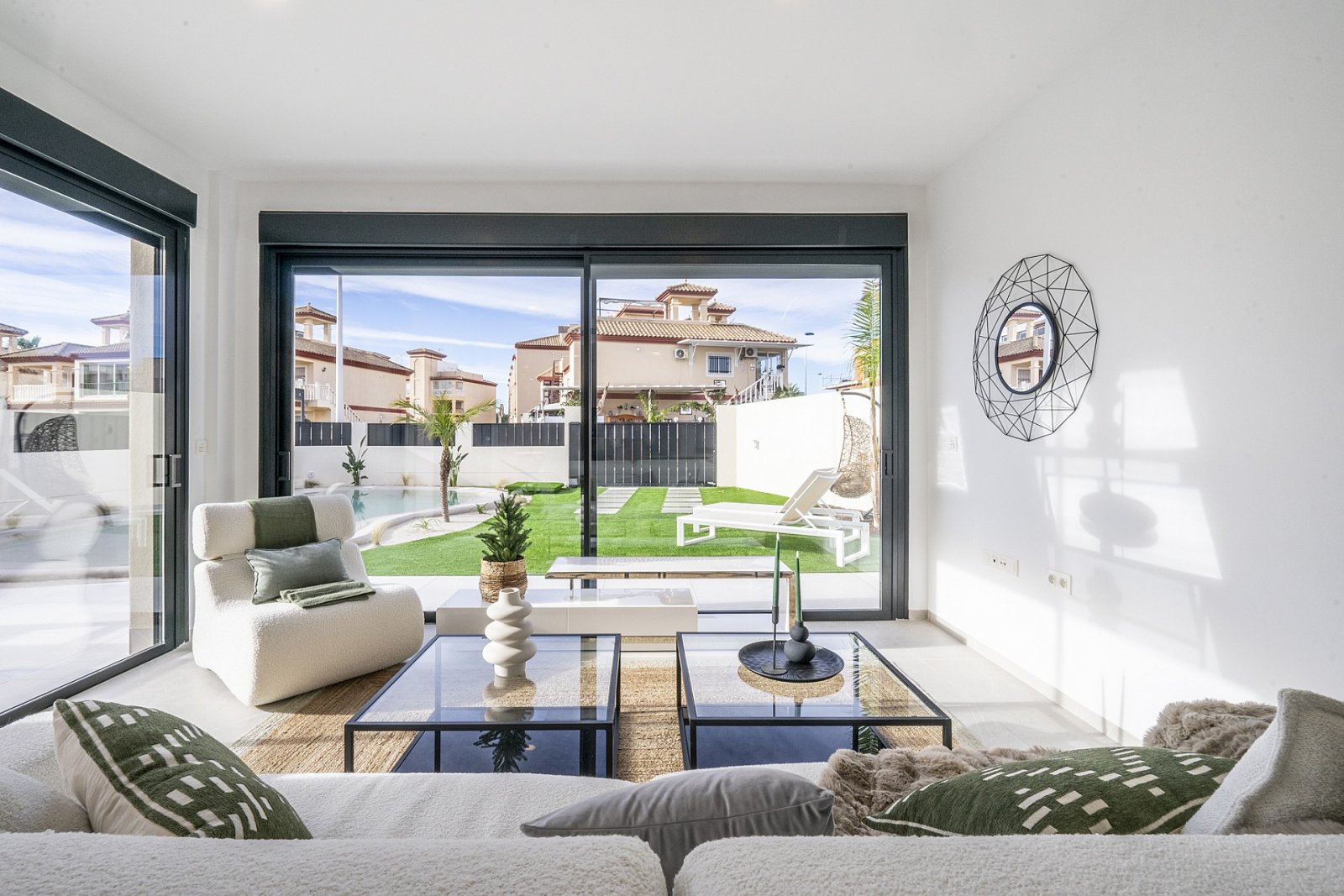 <p>Villa provided with 3 Bedrooms and 2 Bathrooms, private swimming pool and parking space on own plot. </p><p>These new build villas offer a conte...