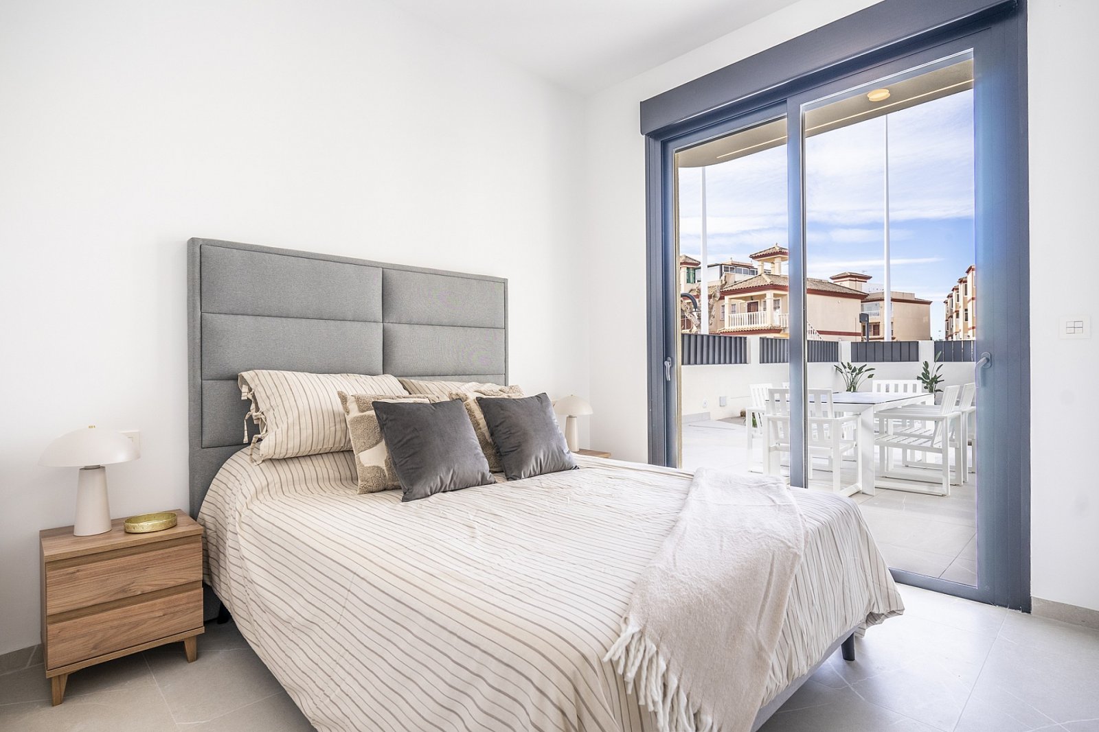 <p>Villa provided with 3 Bedrooms and 2 Bathrooms, private swimming pool and parking space on own plot. </p><p>These new build villas offer a conte...