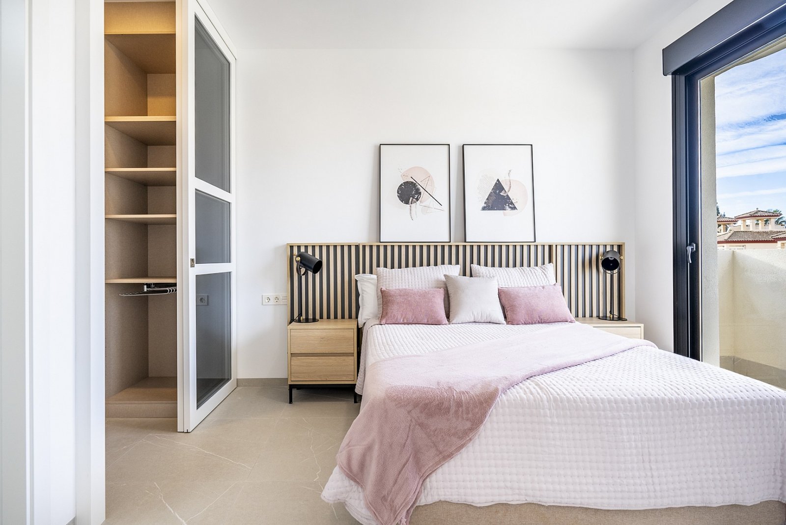 <p>Villa provided with 3 Bedrooms and 2 Bathrooms, private swimming pool and parking space on own plot. </p><p>These new build villas offer a conte...