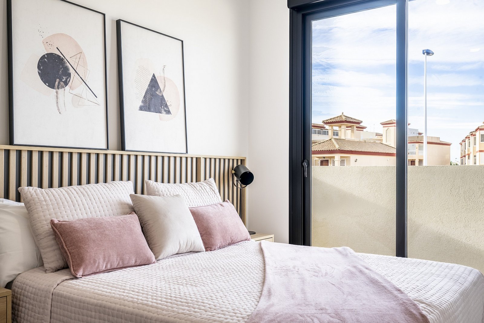 <p>Villa provided with 3 Bedrooms and 2 Bathrooms, private swimming pool and parking space on own plot. </p><p>These new build villas offer a conte...