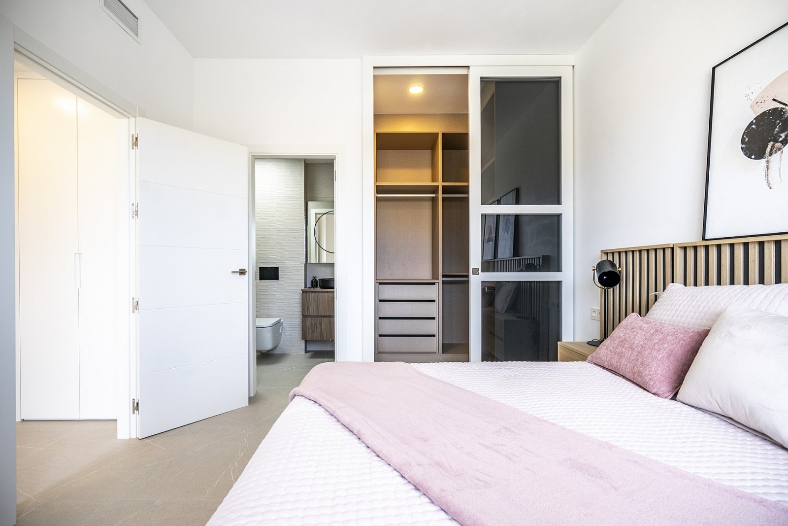 <p>Villa provided with 3 Bedrooms and 2 Bathrooms, private swimming pool and parking space on own plot. </p><p>These new build villas offer a conte...