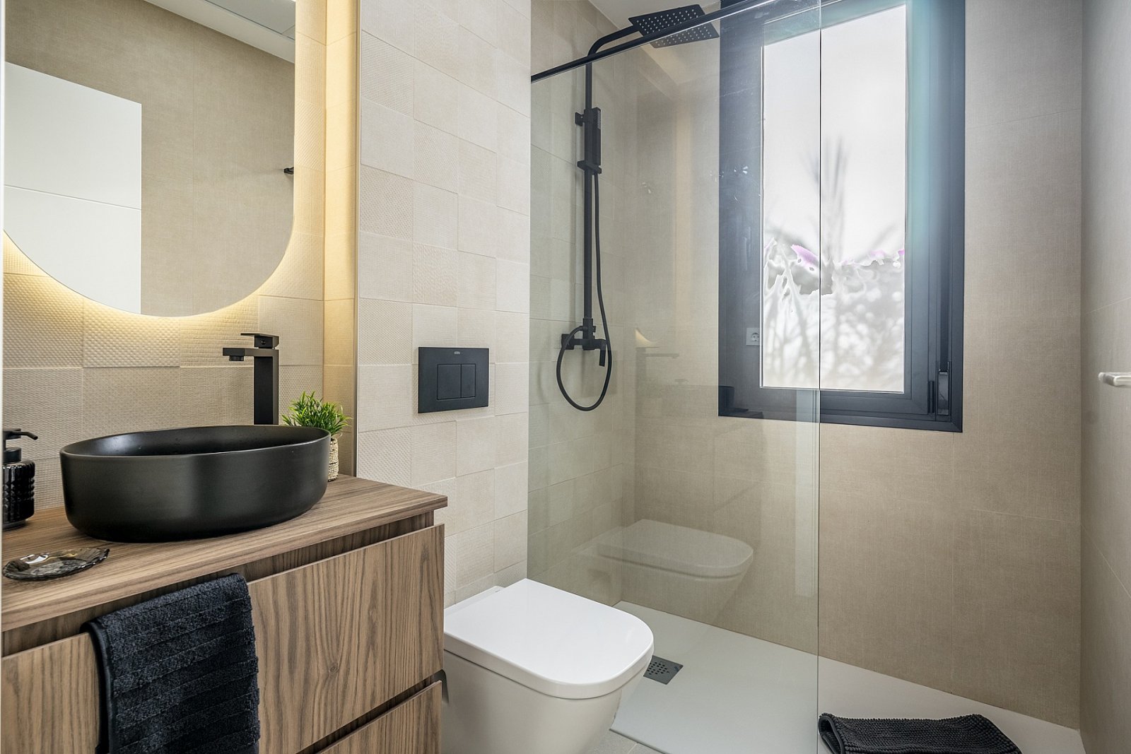 <p>Villa provided with 3 Bedrooms and 2 Bathrooms, private swimming pool and parking space on own plot. </p><p>These new build villas offer a conte...