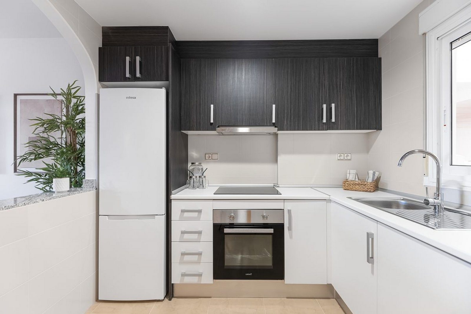 <p>Apartment with terrace provided with 2 Bedrooms and 2 Bathrooms, communal swimming pool and optional underground parking space. </p><p>Discover ...