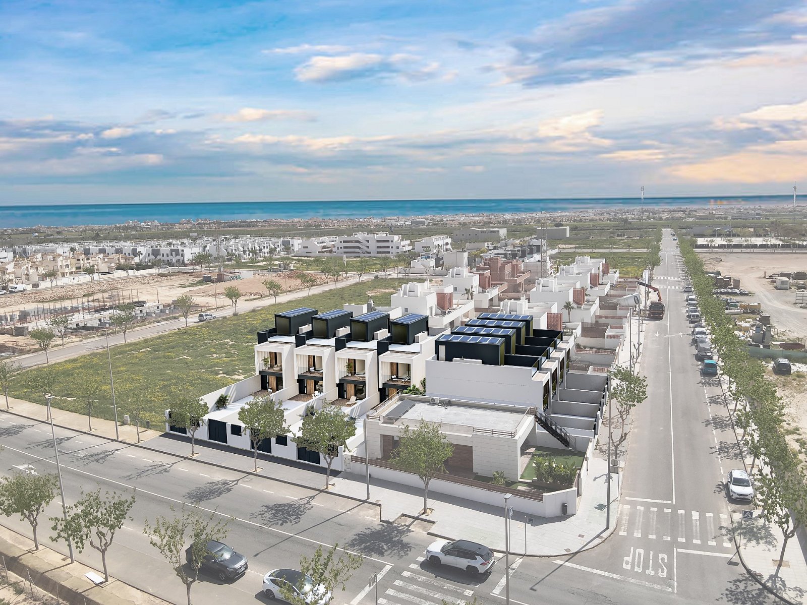 <p>Terraced villa provided with 3 Bedrooms and 3 Bathrooms, private swimming pool and parking space on own plot. </p><p>Just 2 km away is the sandy...