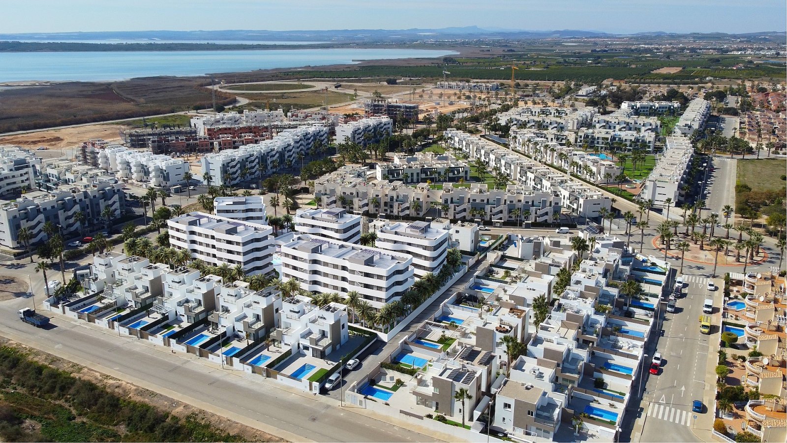 <p>Apartment with terrace provided with 2 Bedrooms and 2 Bathrooms, communal swimming pool and underground parking space. </p><p>Latest tech to kee...