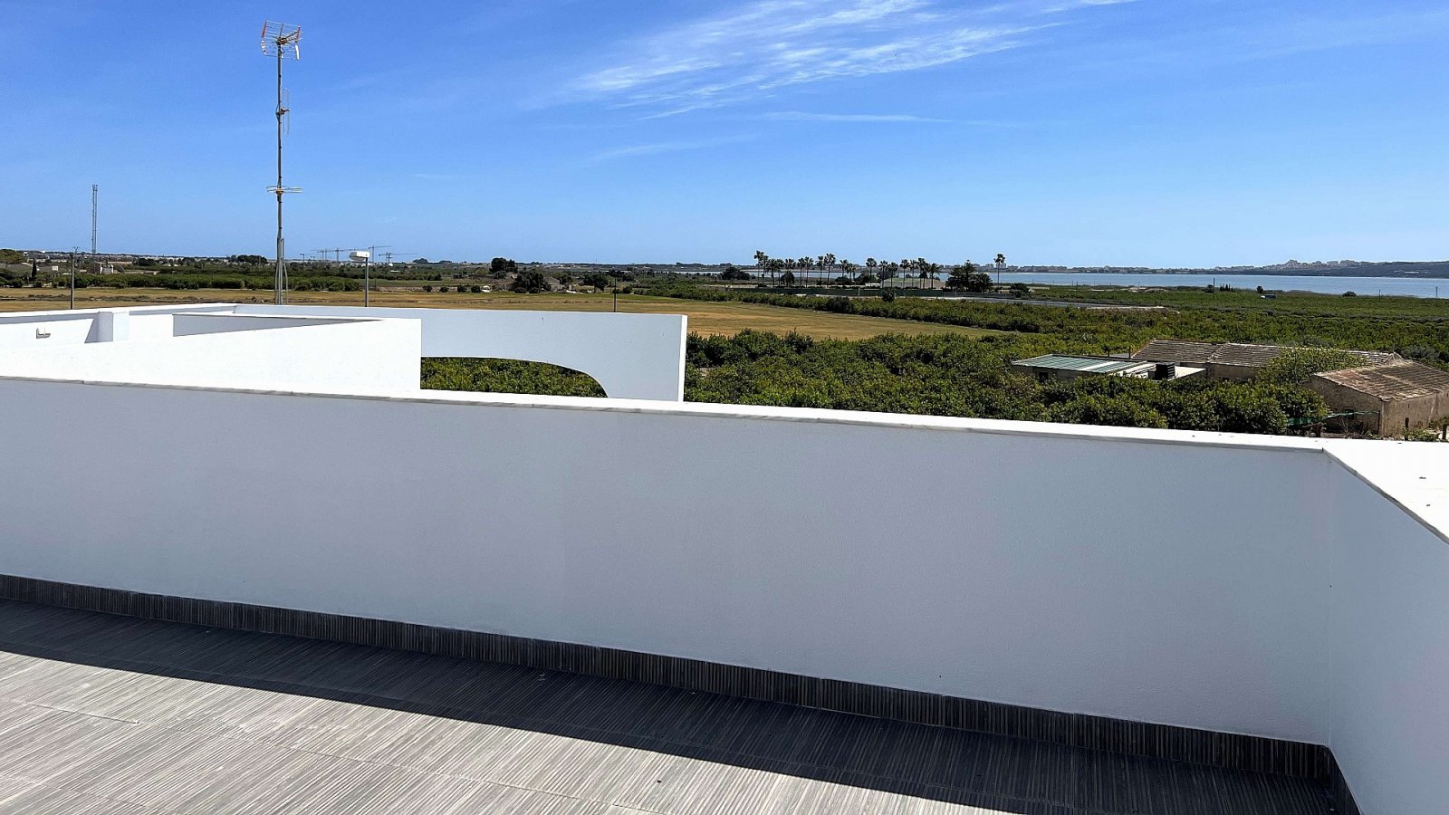 <p>Villa provided with 3 Bedrooms and 3 Bathrooms, private swimming pool and parking space on own plot. </p><p>Just a 10 minute drive from the sand...