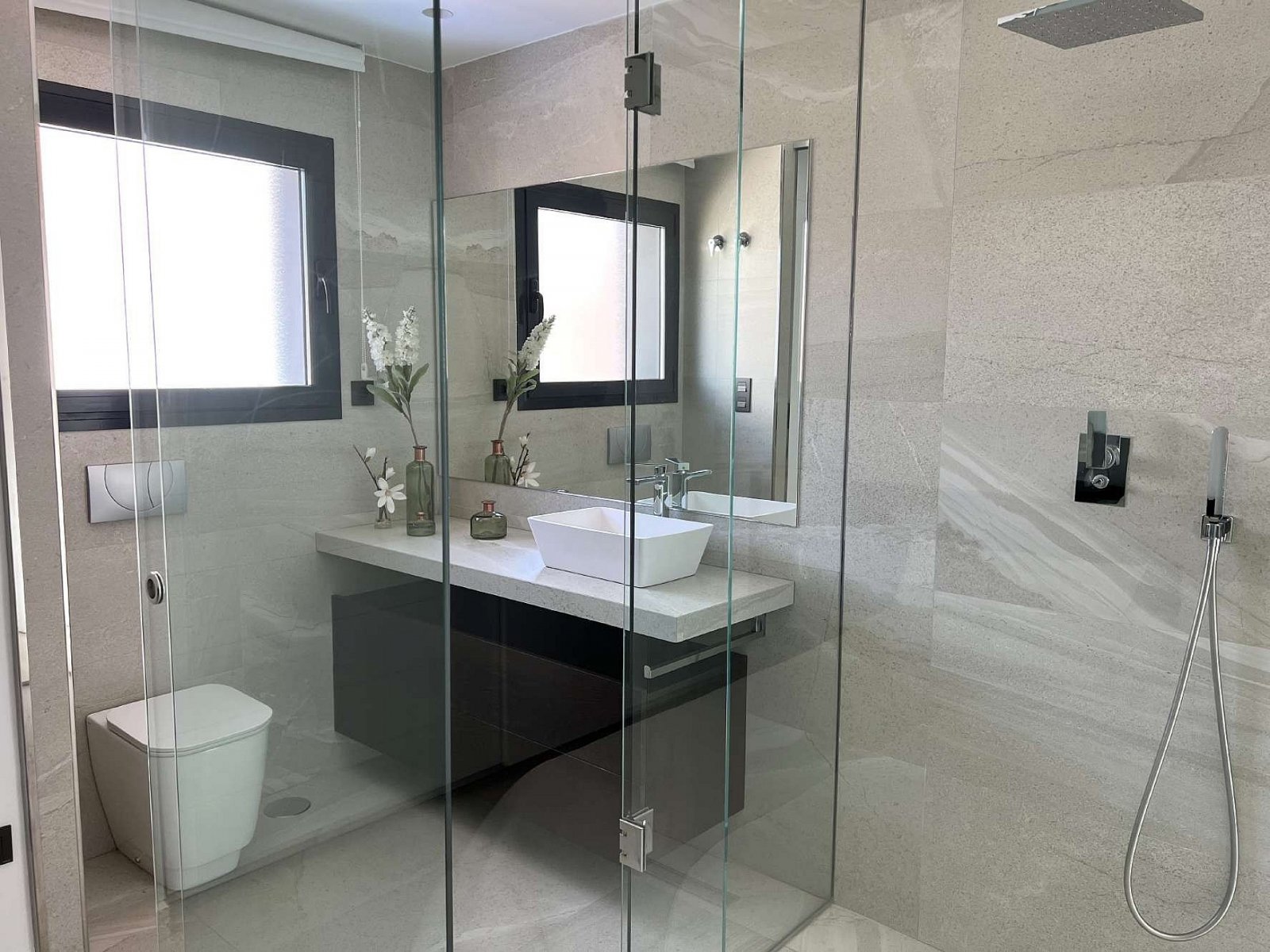 <p>Villa provided with 3 Bedrooms and 3 Bathrooms, private swimming pool and parking space on own plot. </p><p>Just a 10 minute drive from the sand...