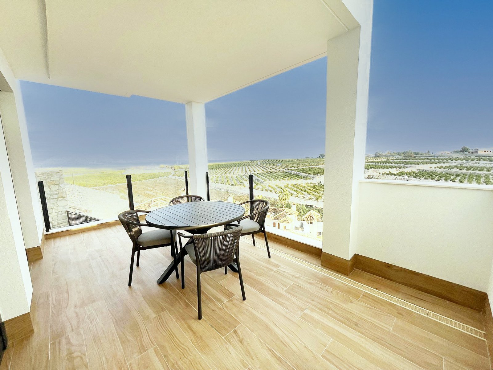 <p>Terraced villa provided with 3 Bedrooms and 2 Bathrooms, private swimming pool and parking space on own plot. </p>