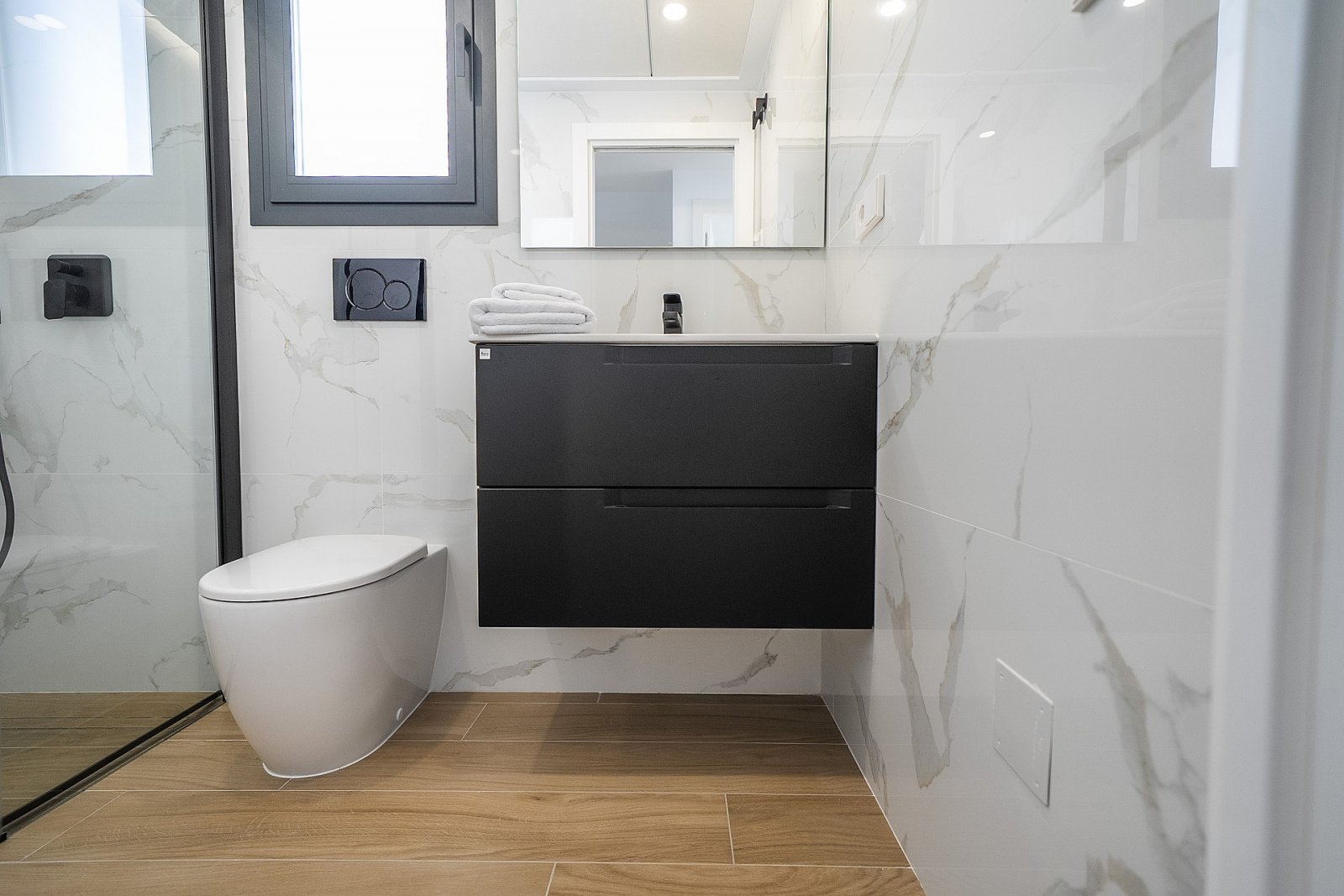 <p>Terraced villa provided with 3 Bedrooms and 2 Bathrooms, private swimming pool and parking space on own plot. </p>