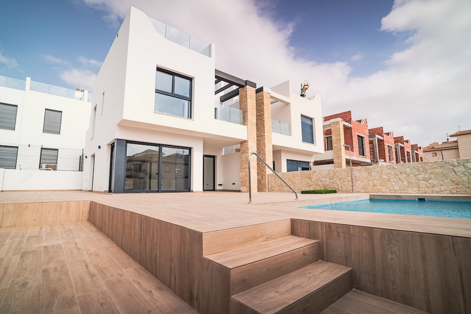 <p>Villa provided with 4 Bedrooms and 3 Bathrooms, communal swimming pool and underground parking space. </p><p>Discover these beautiful residences...