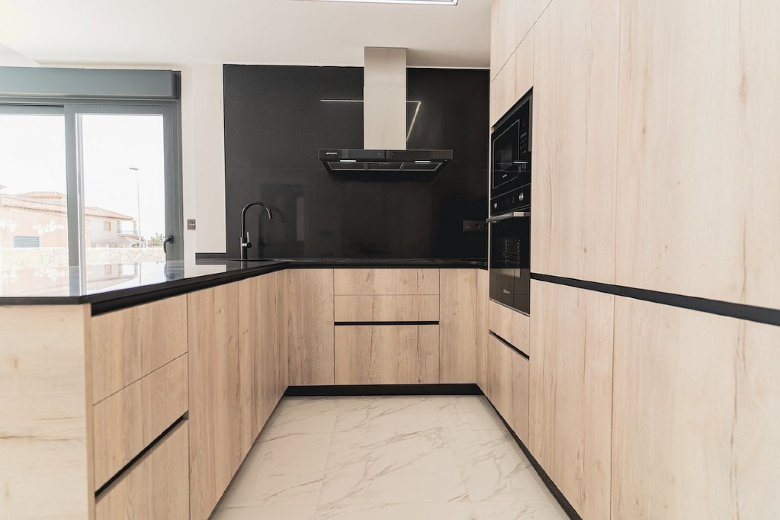 <p>Villa provided with 4 Bedrooms and 3 Bathrooms, communal swimming pool and underground parking space. </p><p>Discover these beautiful residences...