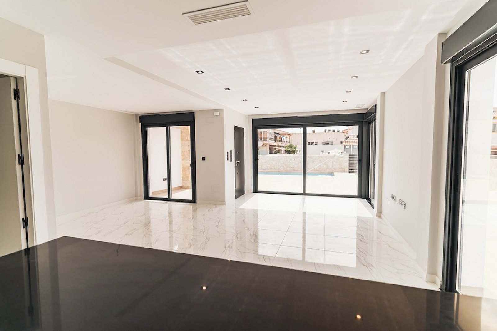 <p>Villa provided with 4 Bedrooms and 3 Bathrooms, communal swimming pool and underground parking space. </p><p>Discover these beautiful residences...