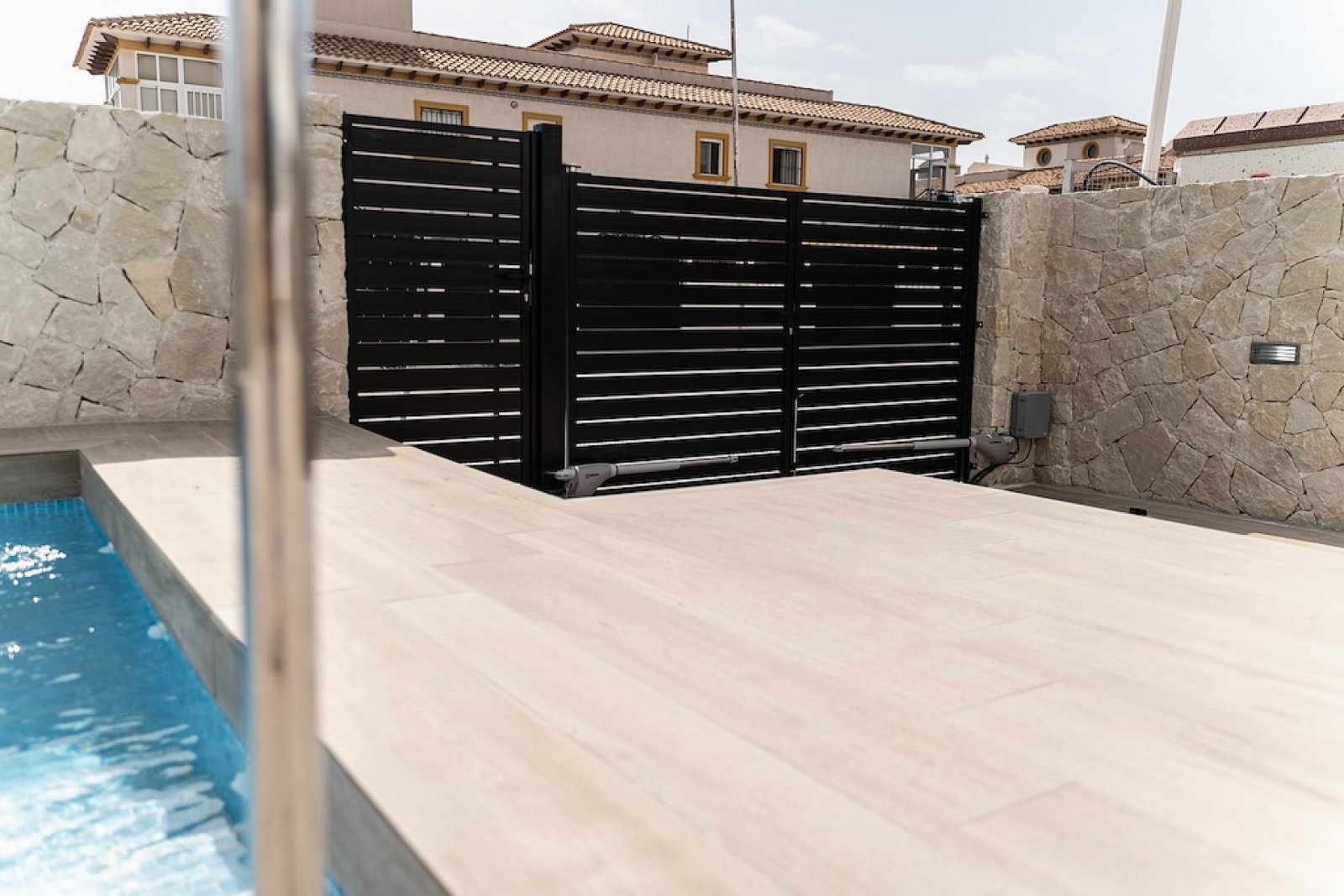 <p>Villa provided with 4 Bedrooms and 3 Bathrooms, communal swimming pool and underground parking space. </p><p>Discover these beautiful residences...