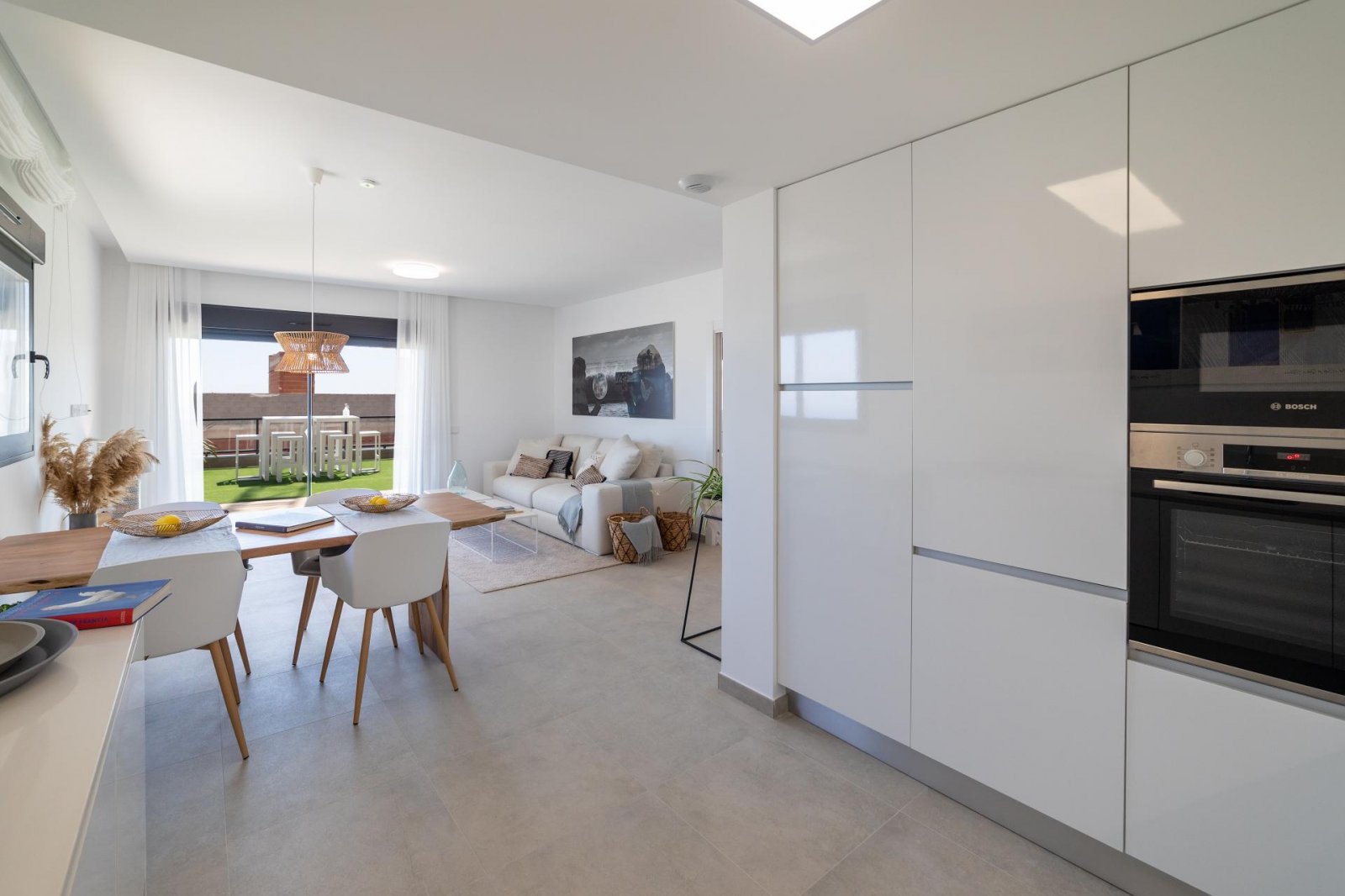 <p>Apartment with garden provided with 3 Bedrooms and 2 Bathrooms, communal swimming pool and underground parking space with storage room. </p>