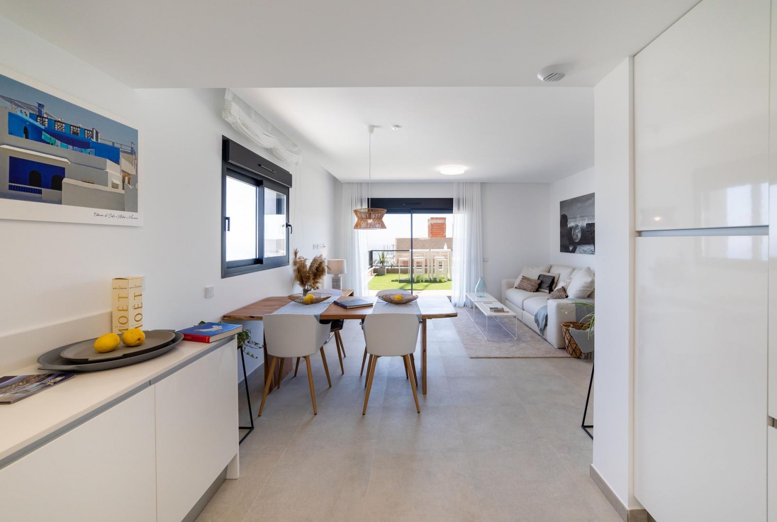 <p>Apartment with garden provided with 3 Bedrooms and 2 Bathrooms, communal swimming pool and underground parking space with storage room. </p>